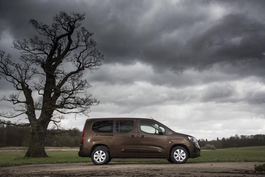  Vauxhall Combo Life XL 2018 года  (фото 16 из 27)